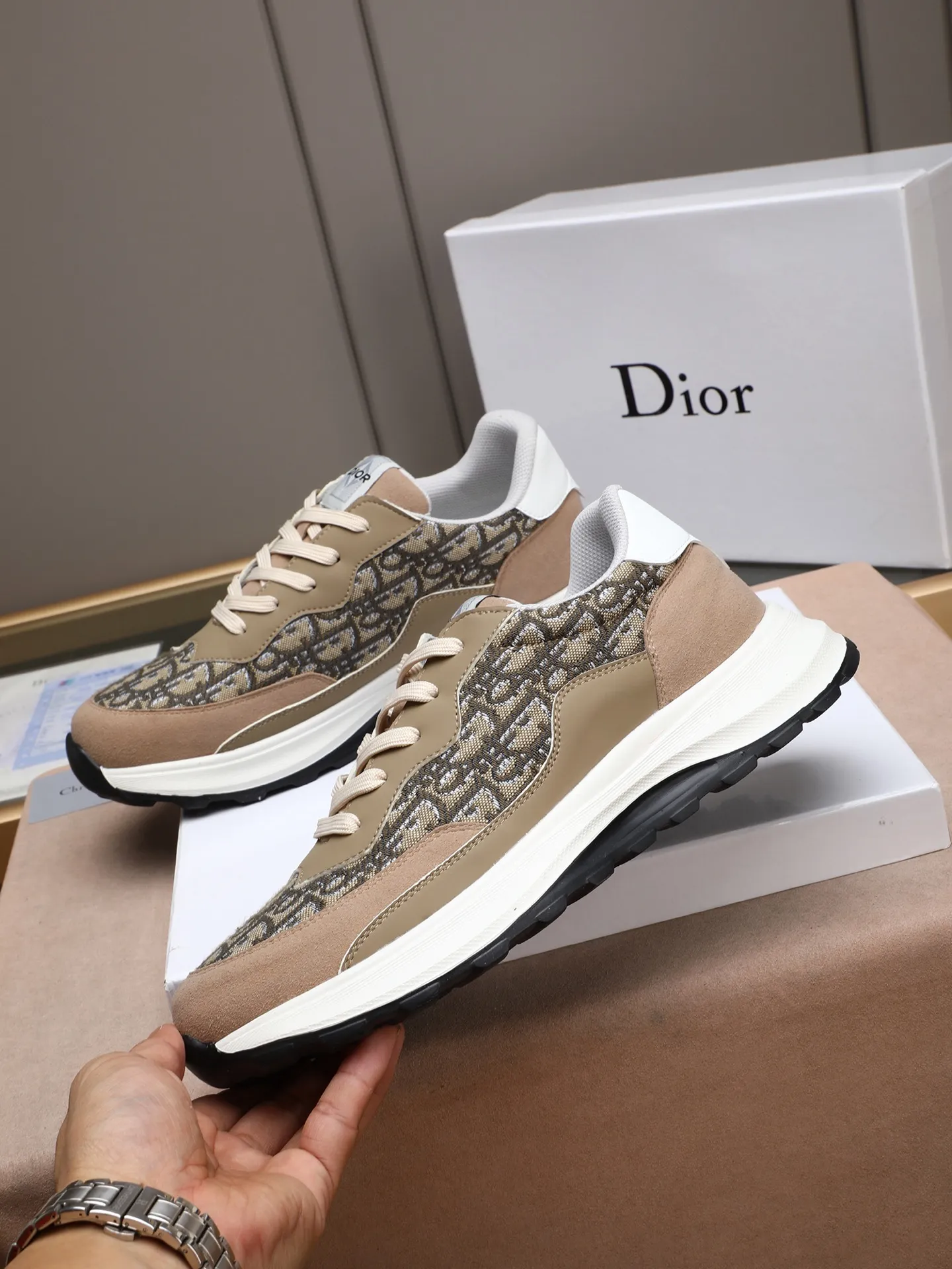 🆕🆕🆕Men's Shoes💰P460 Dior's avant-garde and versatile fashionable men's shoes are privately modeled, calfskin stitched with Dior's special waterproof fabric, fashionable, simple, stylish, eye-catching and classy. It will subvert old ideas and be a must-have for fashionistas who want to spend time with you! Must keep it for yourself! High-end comfort but low-end, high-end quality workmanship. Code number: 38-44 (45 customized) 4 colors for your choice [kiss][kiss][kiss]